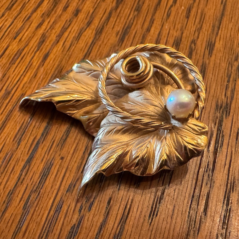 Vintage 1960s Gold Leaf Brooch with Faux Pearl Accent - Picture 3 of 3